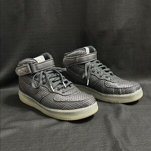 Nike Air Force 1 ‘07 Mid LV8 Black